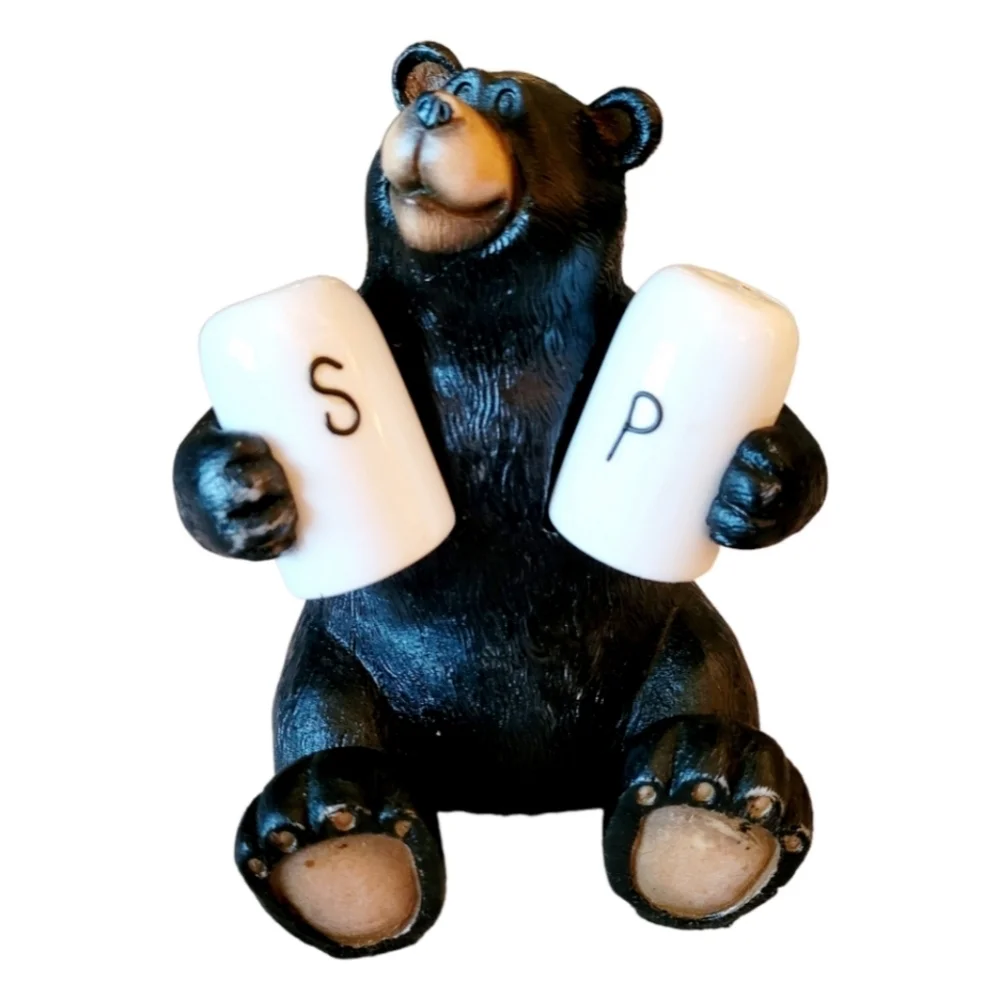 Bear Holding Salt and Pepper Shaker Set/Smokey Mountains Tennessee